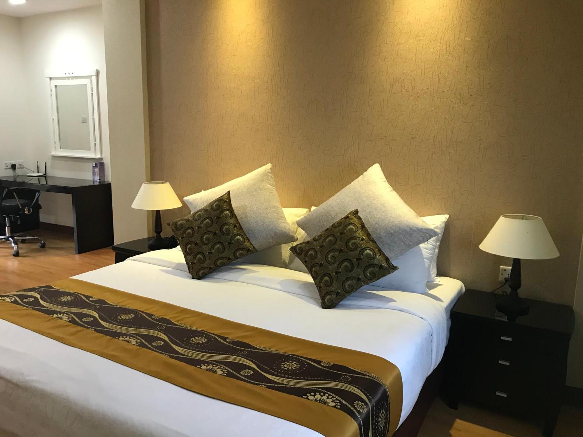 Rimbun Suites & Residences Бандар-Сери-Бегаван Экстерьер фото